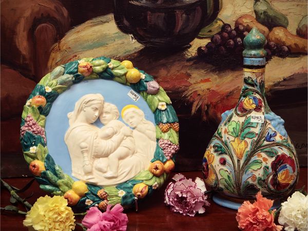Tondo ad alto e basso rilievo in terracotta smaltata, manifattura di Sesto Fiorentino  - Asta Due case fiorentine - Associazione Nazionale - Case d'Asta italiane