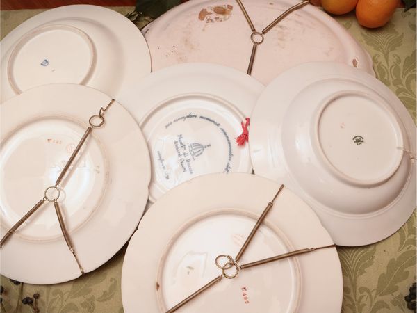 Assortimenti di piatti in porcellana da collezione  - Asta Due case fiorentine - Associazione Nazionale - Case d'Asta italiane