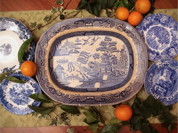 Assortimento di piatti decorativi in terraglia inglese  - Asta Due case fiorentine - Associazione Nazionale - Case d'Asta italiane