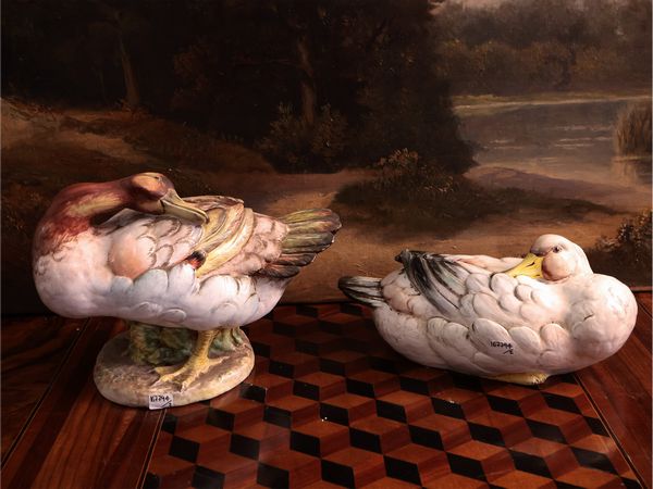 Due gruppi in ceramica policroma  - Asta Due case fiorentine - Associazione Nazionale - Case d'Asta italiane