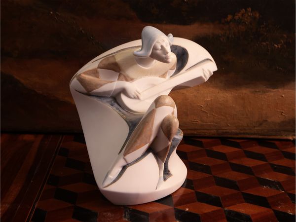 Arlecchino musicante in porcellana, serie Utopia, Lladr  - Asta Due case fiorentine - Associazione Nazionale - Case d'Asta italiane