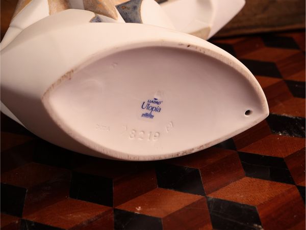 Arlecchino musicante in porcellana, serie Utopia, Lladr  - Asta Due case fiorentine - Associazione Nazionale - Case d'Asta italiane