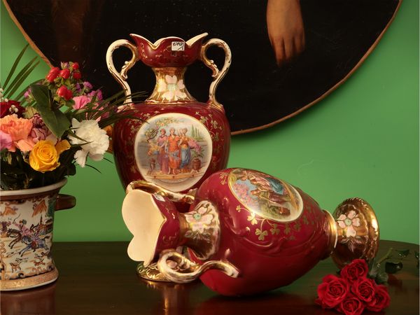 Coppia di vasi ad anfora in porcellana  - Asta Due case fiorentine - Associazione Nazionale - Case d'Asta italiane