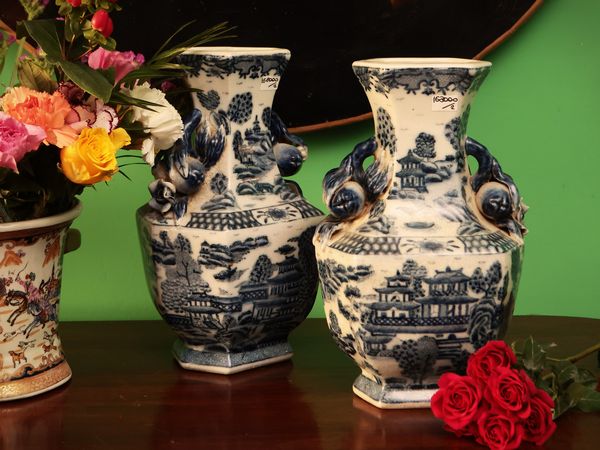 Coppia di vasi in porcellana  - Asta Due case fiorentine - Associazione Nazionale - Case d'Asta italiane