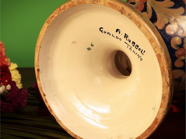 Grande vaso ad anfora in terracotta smaltata a lustro, Gualdo Tadino  - Asta Due case fiorentine - Associazione Nazionale - Case d'Asta italiane