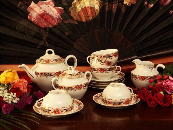 Servizio da t o caff lungo in porcellana, Richard Ginori  - Asta Due case fiorentine - Associazione Nazionale - Case d'Asta italiane