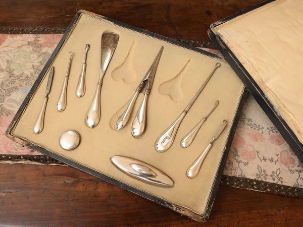 Set da toilette in argento  - Asta Due case fiorentine - Associazione Nazionale - Case d'Asta italiane