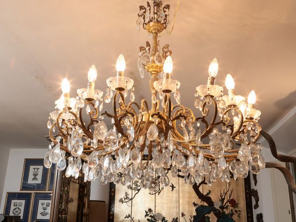 Grande lampadario in bronzo dorato e cristallo  - Asta Due case fiorentine - Associazione Nazionale - Case d'Asta italiane