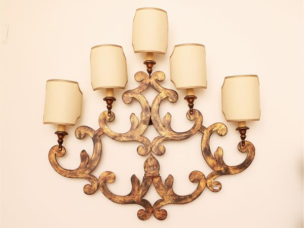 Grande applique in metallo dorato  - Asta Due case fiorentine - Associazione Nazionale - Case d'Asta italiane