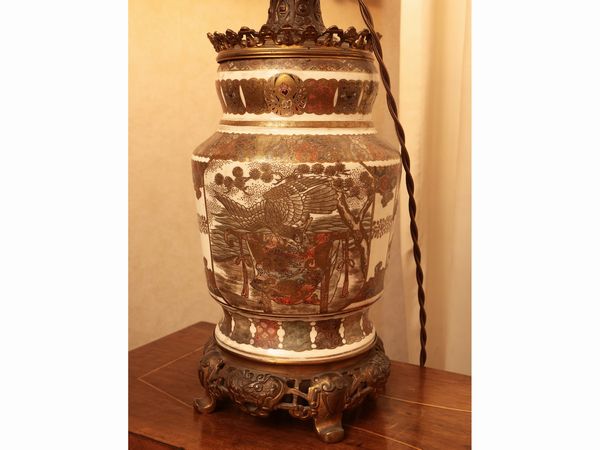 Lume ad olio in porcellana Satsuma  - Asta Due case fiorentine - Associazione Nazionale - Case d'Asta italiane