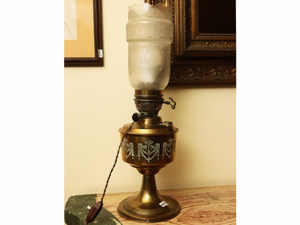 Lampada ad olio in ottone di gusto Art Dec  - Asta Due case fiorentine - Associazione Nazionale - Case d'Asta italiane