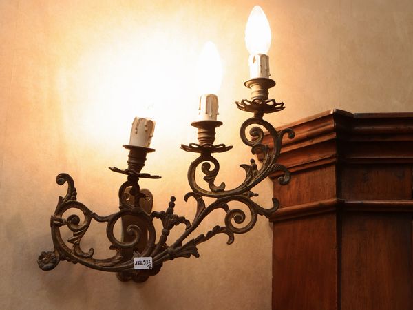 Coppia di applique in metallo  - Asta Due case fiorentine - Associazione Nazionale - Case d'Asta italiane