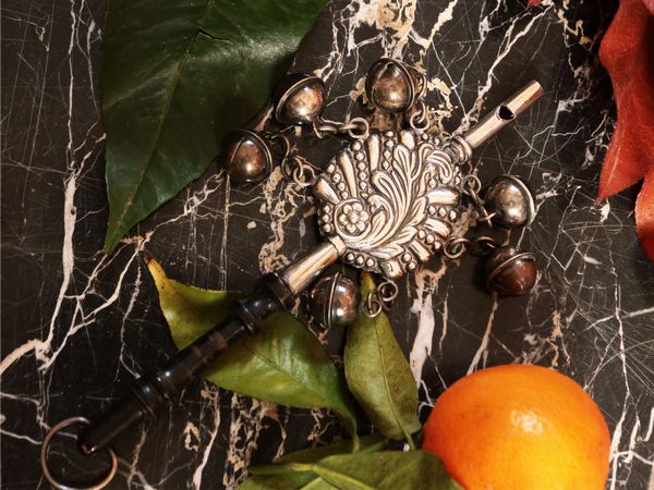 Sonaglio per bambini in argento sterling 925/1000  - Asta Due case fiorentine - Associazione Nazionale - Case d'Asta italiane