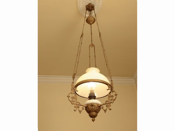 Lampadario ad olio in metallo e ceramica  - Asta Due case fiorentine - Associazione Nazionale - Case d'Asta italiane