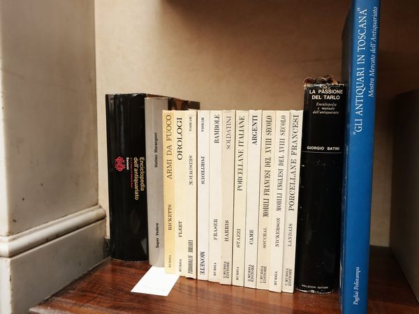 Miscellanea di libri sull'antiquariato  - Asta Due case fiorentine - Associazione Nazionale - Case d'Asta italiane