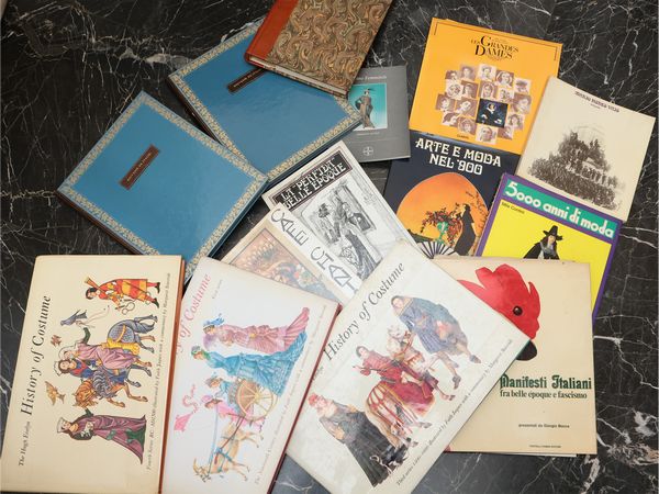 Miscellanea di libri sulla storia del costume  - Asta Due case fiorentine - Associazione Nazionale - Case d'Asta italiane
