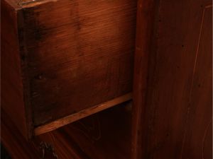 Cassettone a ribalta in noce  - Asta Due case fiorentine - Associazione Nazionale - Case d'Asta italiane