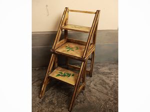 Sedia scaletta rustica da biblioteca in legno laccato  - Asta Due case fiorentine - Associazione Nazionale - Case d'Asta italiane