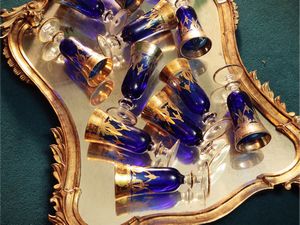 Serie di dodici flute in vetro blu  - Asta Due case fiorentine - Associazione Nazionale - Case d'Asta italiane