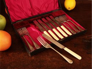 Accessori per la tavola in metallo argentato  - Asta Due case fiorentine - Associazione Nazionale - Case d'Asta italiane