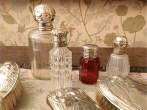 Set di accessori da toilette in argento, Art Nouveau  - Asta Due case fiorentine - Associazione Nazionale - Case d'Asta italiane