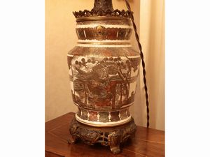 Lume ad olio in porcellana Satsuma  - Asta Due case fiorentine - Associazione Nazionale - Case d'Asta italiane