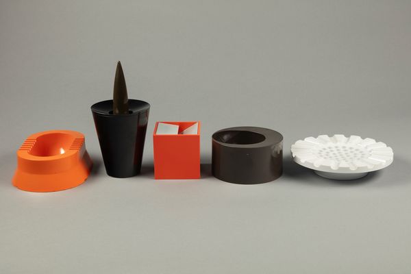 Sergio Asti<br>Bruno Munari<br>Anna Castelli Ferrieri<br>Enzo Mari<br>Philippe Starck : Collezione di cinque posacenere  - Asta Design e Arti Decorative - Associazione Nazionale - Case d'Asta italiane