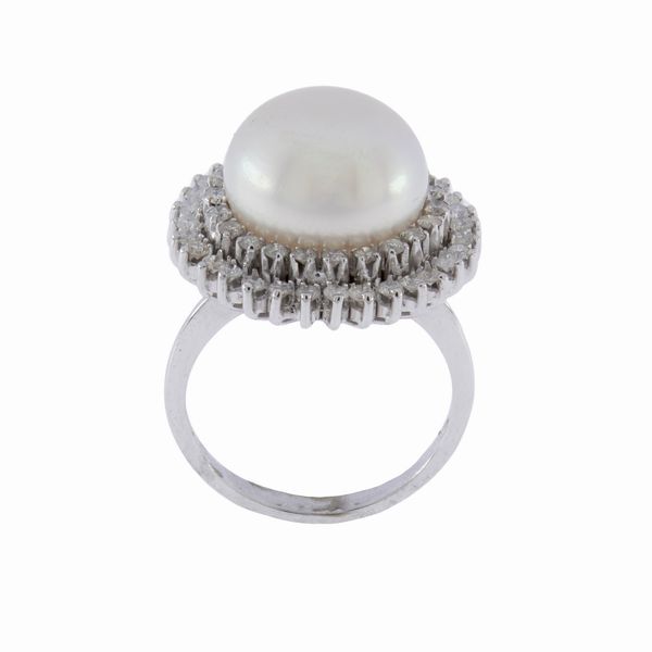 Anello in oro bianco 18kt perla South Sea e diamanti  - Asta Gioielli Orologi Bijoux Vintage Web Only - Associazione Nazionale - Case d'Asta italiane