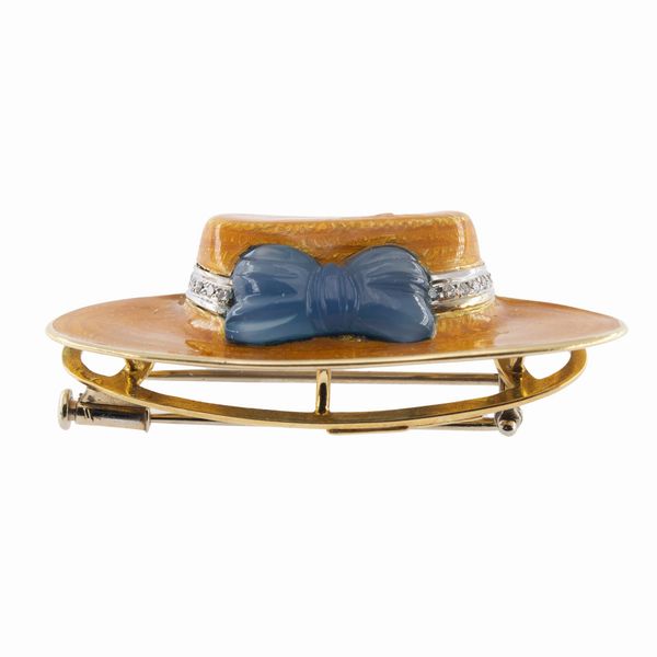 Gianni Carit spilla cappello in oro giallo 18kt e smalto policromo  - Asta Gioielli Orologi Bijoux Vintage Web Only - Associazione Nazionale - Case d'Asta italiane