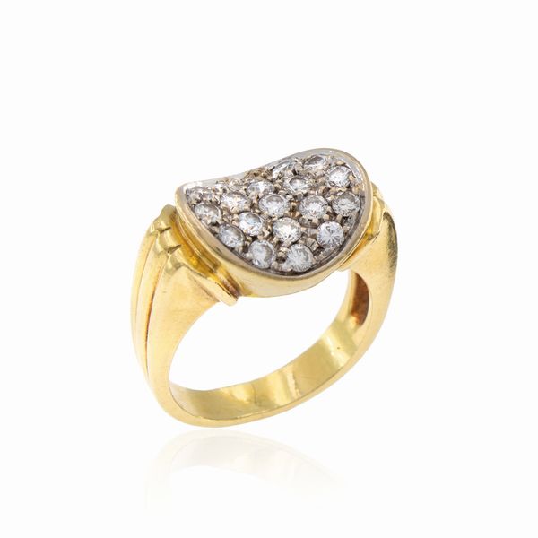 Anello in oro giallo e bianco 18kt con diamanti  - Asta Gioielli Orologi Bijoux Vintage Web Only - Associazione Nazionale - Case d'Asta italiane