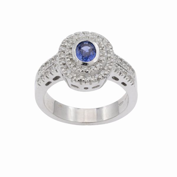 Anello in oro bianco 18kt zaffiro e diamanti  - Asta Gioielli Orologi Bijoux Vintage Web Only - Associazione Nazionale - Case d'Asta italiane