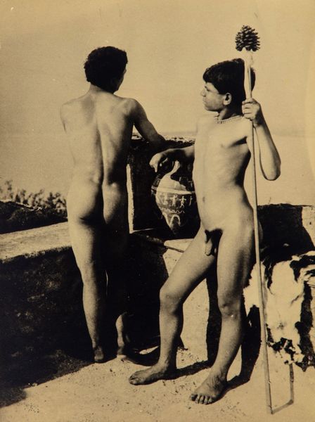 Baron Wilhelm von Gloeden : Senza titolo  - Asta Fotografia: Unveiled Beauty - Associazione Nazionale - Case d'Asta italiane