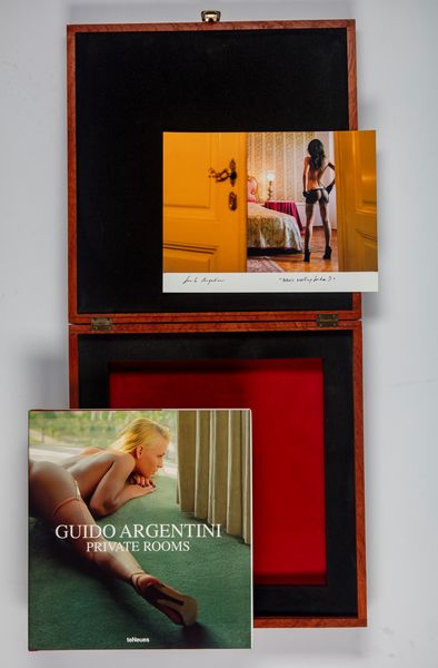 Guido Argentini : Who's waiting for her? ; Private Rooms  - Asta Fotografia: Unveiled Beauty - Associazione Nazionale - Case d'Asta italiane