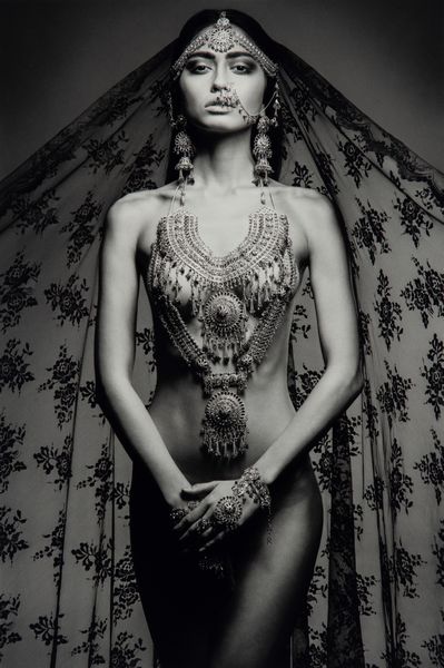 Stefano Brunesci : Asian bride  - Asta Fotografia: Unveiled Beauty - Associazione Nazionale - Case d'Asta italiane