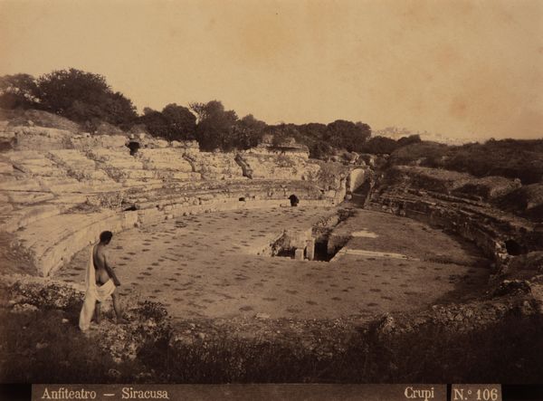 Giovanni Crupi : Anfiteatro - Siracusa  - Asta Fotografia: Unveiled Beauty - Associazione Nazionale - Case d'Asta italiane