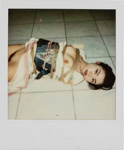 NOBUYOSHI ARAKI : Senza titolo (Bondage e fiori)  - Asta Fotografia: Unveiled Beauty - Associazione Nazionale - Case d'Asta italiane