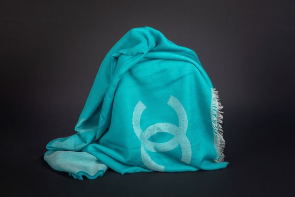 CHANEL : Grand Foulard  - Asta Luxury Fashion - Associazione Nazionale - Case d'Asta italiane