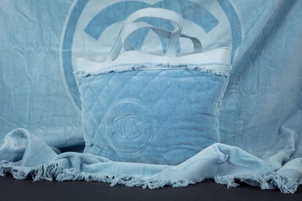 CHANEL : Set da spiaggia  - Asta Luxury Fashion - Associazione Nazionale - Case d'Asta italiane