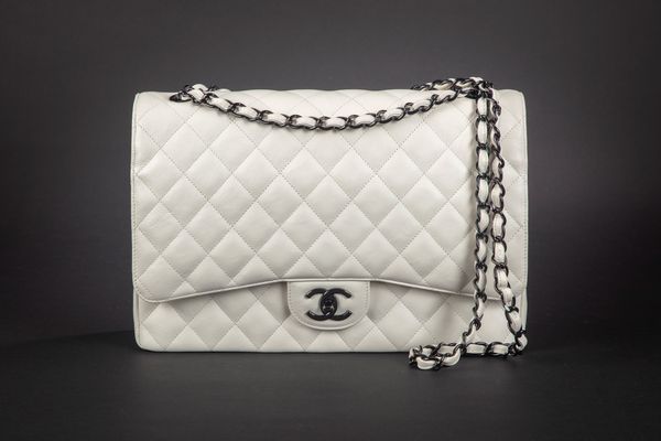 CHANEL : Borsa Maxi Jumbo  - Asta Luxury Fashion - Associazione Nazionale - Case d'Asta italiane