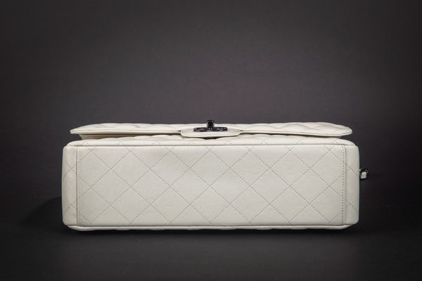 CHANEL : Borsa Maxi Jumbo  - Asta Luxury Fashion - Associazione Nazionale - Case d'Asta italiane