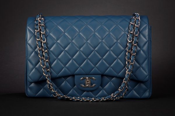 CHANEL : Borsa Maxi Jumbo  - Asta Luxury Fashion - Associazione Nazionale - Case d'Asta italiane