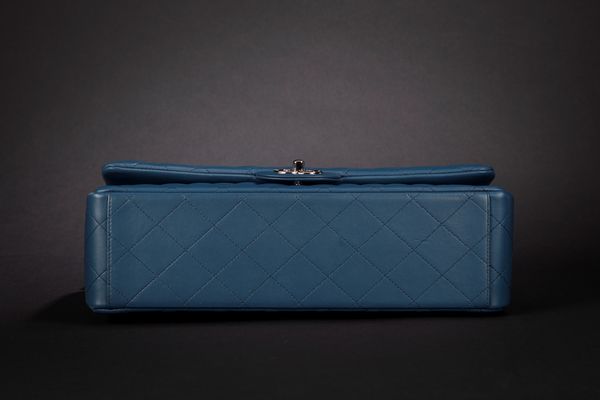 CHANEL : Borsa Maxi Jumbo  - Asta Luxury Fashion - Associazione Nazionale - Case d'Asta italiane