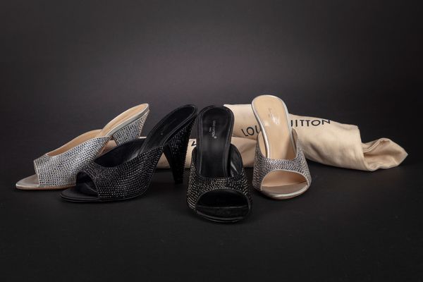 Louis Vuitton : Lotto composto da due sandali  - Asta Luxury Fashion - Associazione Nazionale - Case d'Asta italiane