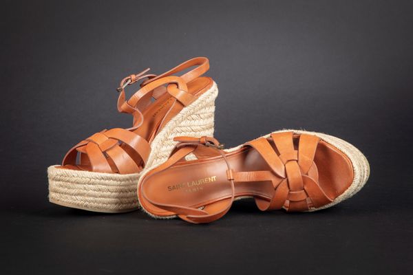 Saint Laurent : Paio di sandali  - Asta Luxury Fashion - Associazione Nazionale - Case d'Asta italiane