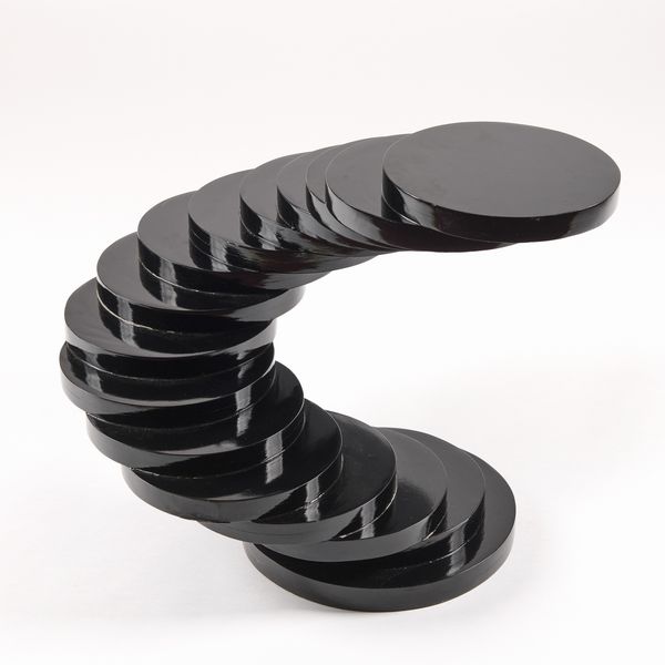 Tavolino mosso in legno laccato nero  - Asta LA CASA DELL'ARCHITETTO Asta di Design - Associazione Nazionale - Case d'Asta italiane