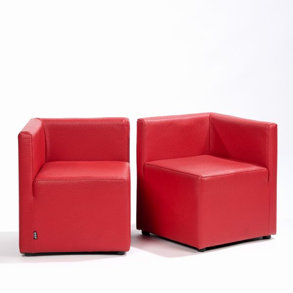 Koo International coppia di poltroncine angolari con rivestimento in pelle di struzzo  - Asta LA CASA DELL'ARCHITETTO Asta di Design - Associazione Nazionale - Case d'Asta italiane