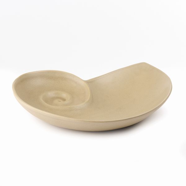 Piatto a chiocciola in ceramica  - Asta LA CASA DELL'ARCHITETTO Asta di Design - Associazione Nazionale - Case d'Asta italiane