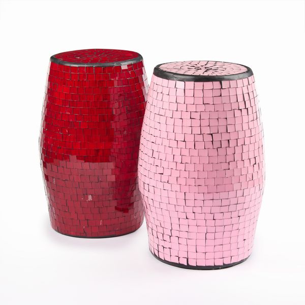 Due sgabelli in ceramica con struttura in metallo rivestiti da mosaico in vetro colorato  - Asta LA CASA DELL'ARCHITETTO Asta di Design - Associazione Nazionale - Case d'Asta italiane