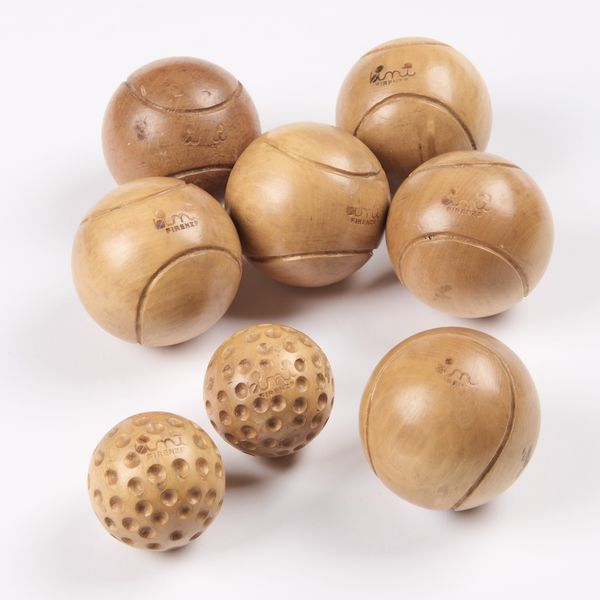 Bini sei palle da tennis e due da golf in legno  - Asta LA CASA DELL'ARCHITETTO Asta di Design - Associazione Nazionale - Case d'Asta italiane