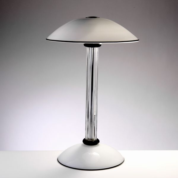 Relco lampada da tavolo in vetro opalino bianco, nero e vetro trasparente  - Asta LA CASA DELL'ARCHITETTO Asta di Design - Associazione Nazionale - Case d'Asta italiane